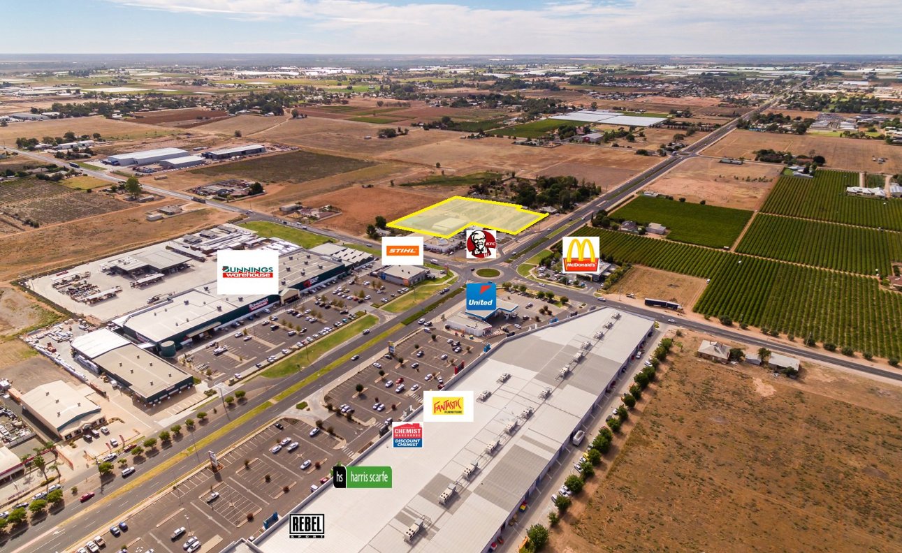 Precinct aerial with major retailers